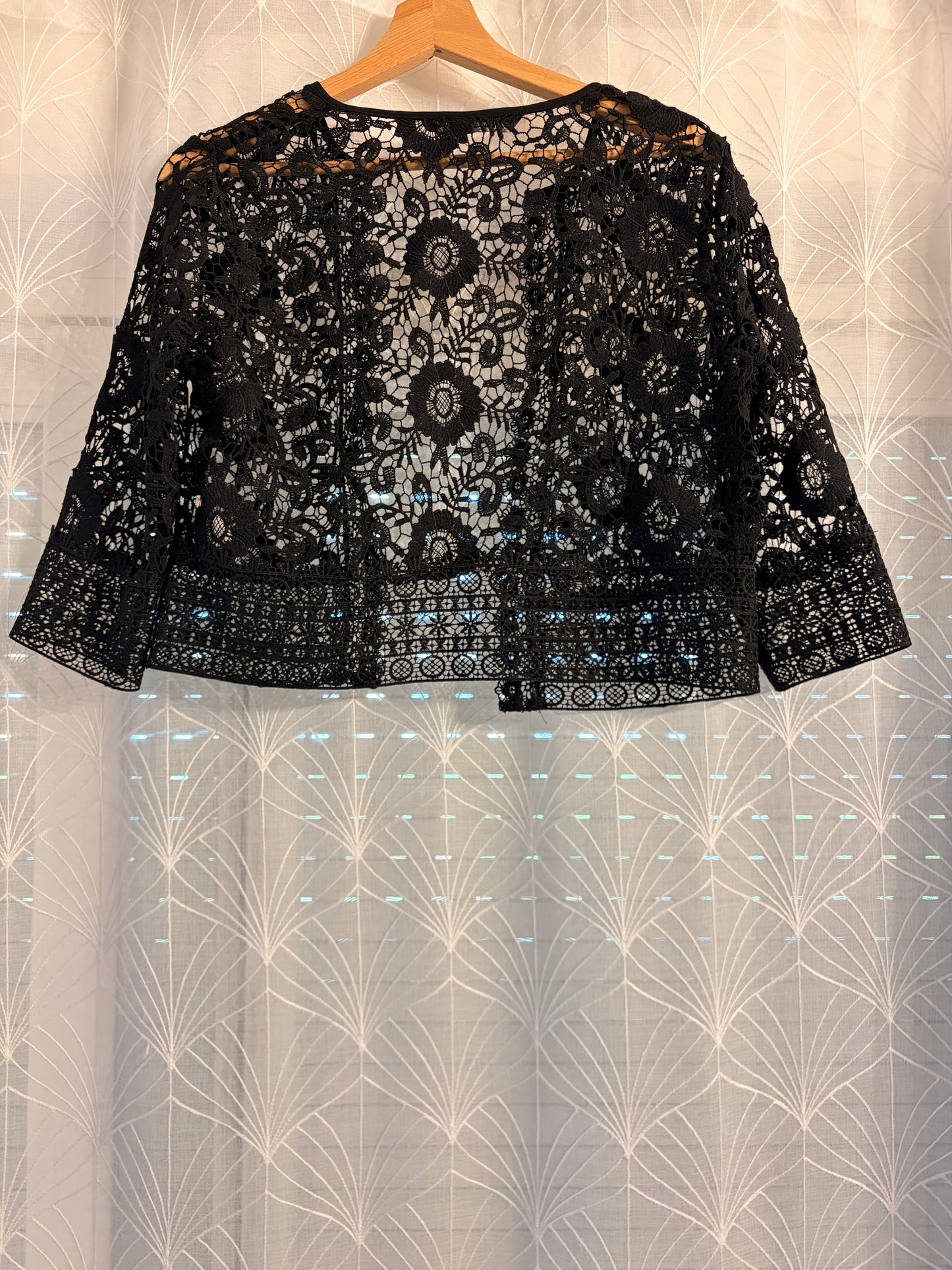 Boléro Zara Noir Dentelle Guipure Florale Manches 3/4 Veste Courte Cérémonie – Femme – Taille S