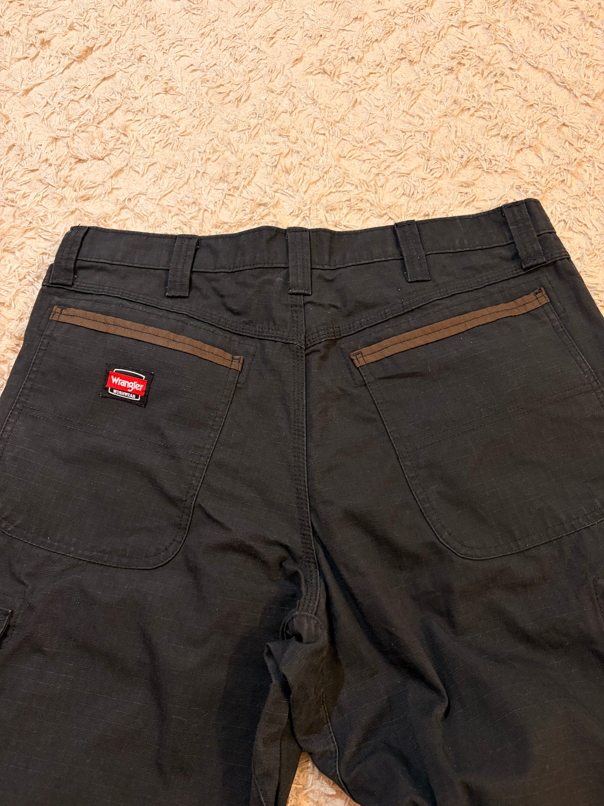 Pantalon Cargo Wrangler RIGGS Workwear 100% Coton Ripstop Noir W34/L32 (FR 44) – Homme – Très Bon état
