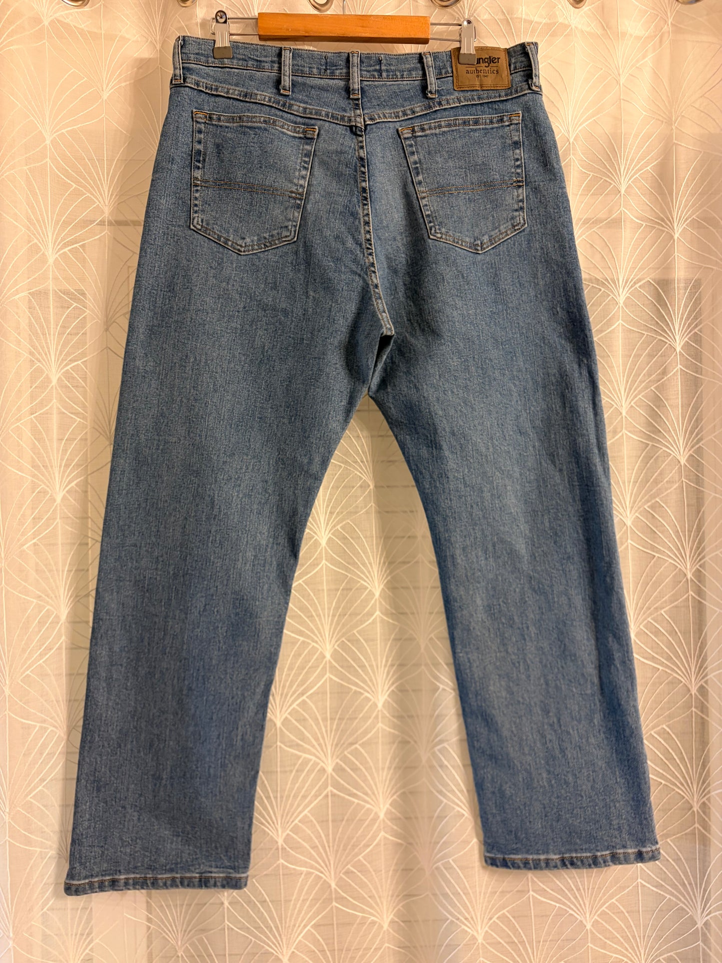 Jean Wrangler Authentics Regular Fit Bleu Moyen Délavé Coton Polyester Élasthanne W36/L29 (FR 44-46) – Homme – Très Bon état