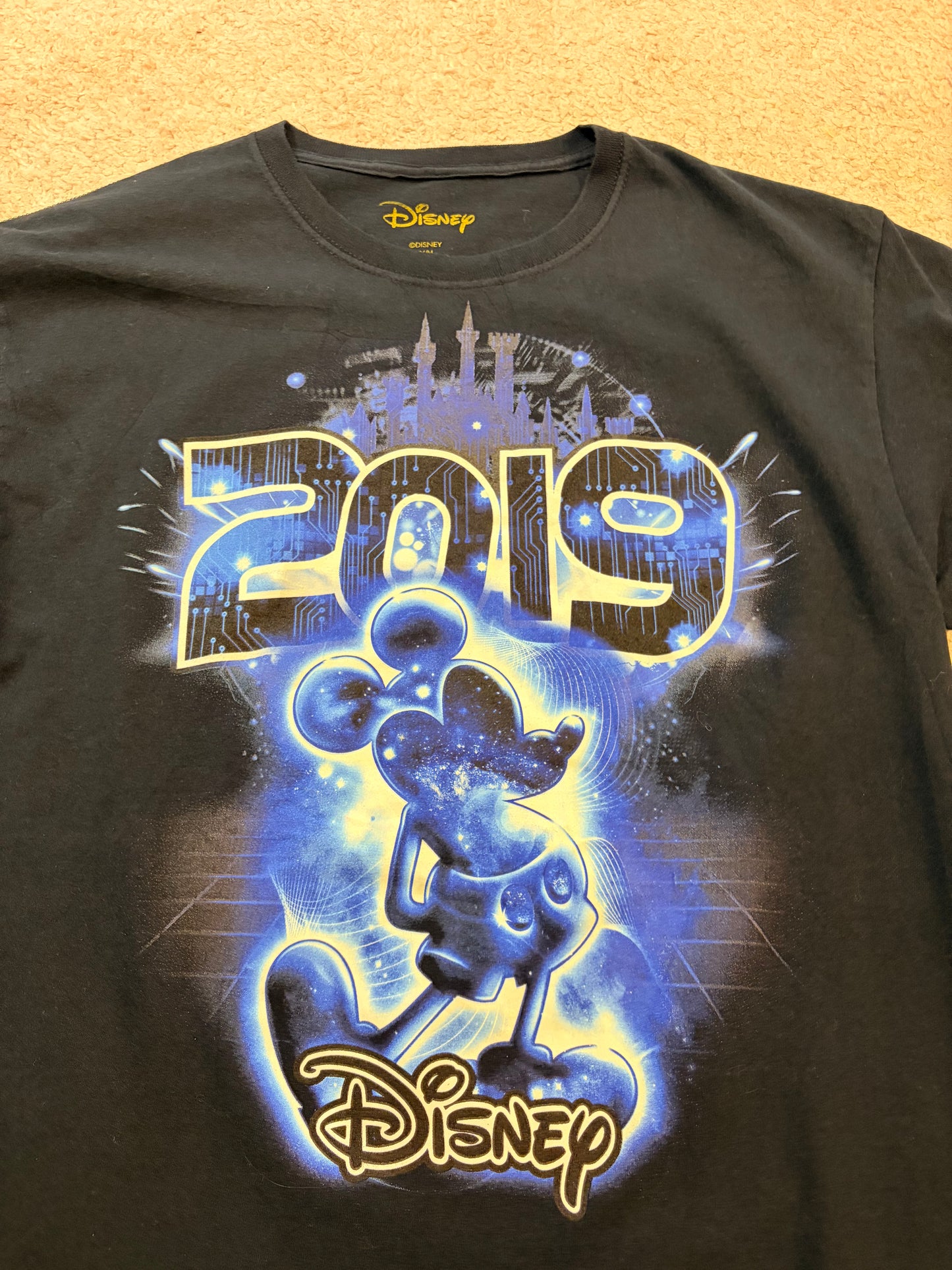 T-shirt Disney Parks Mickey 2019 Cyber Spatial Noir – Taille M | Seconde Main