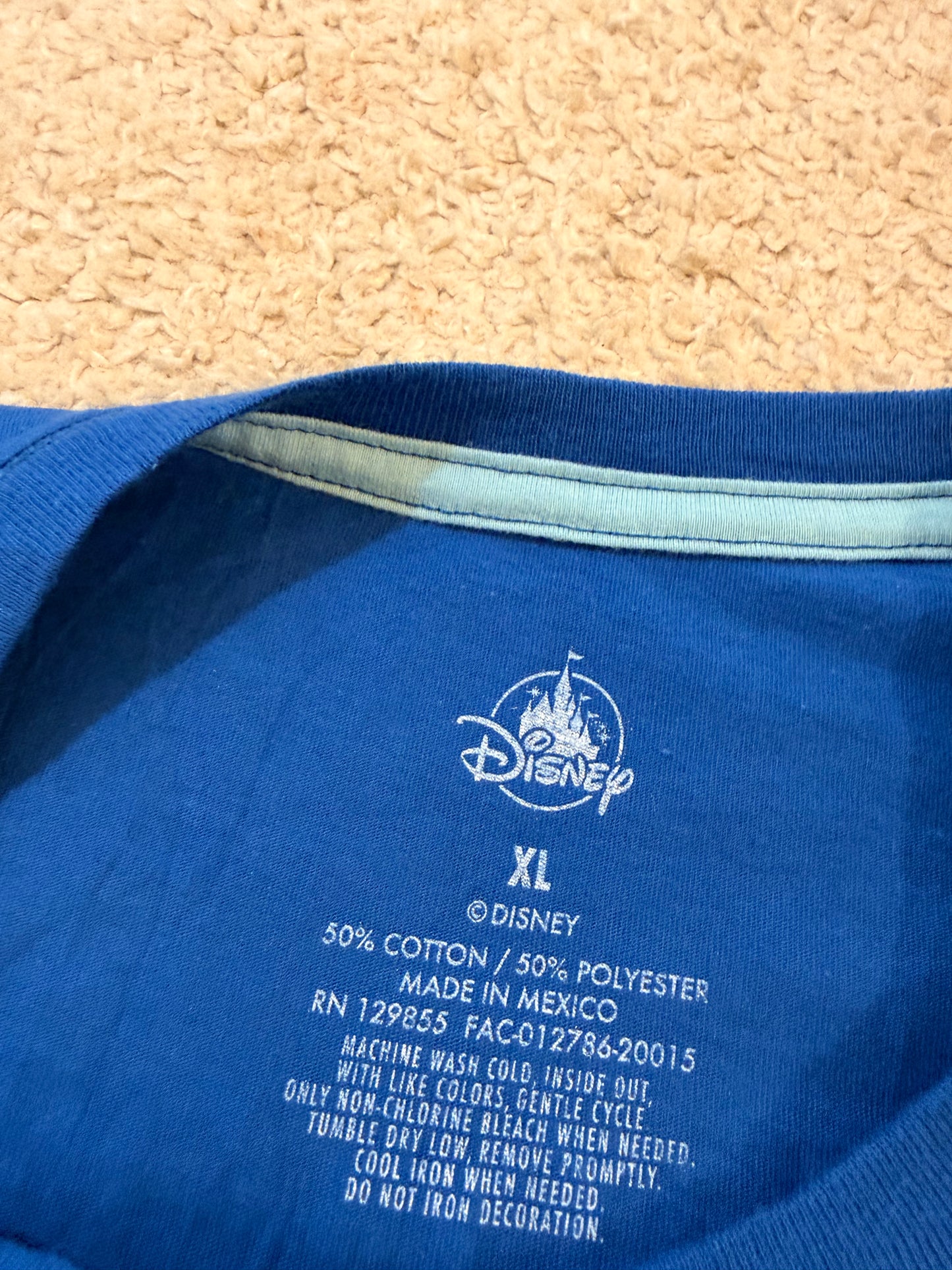 T-shirt Disney Parks « 65 Years of Magic » Disneyland Bleu à Poche – Taille XL