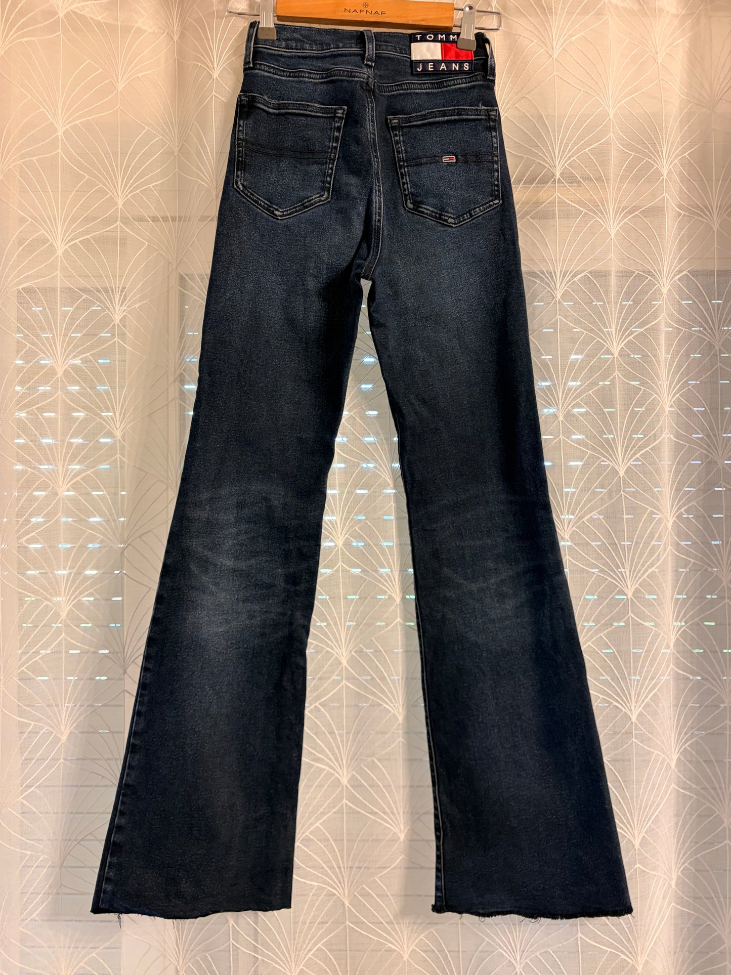 Jean Tommy Jeans Sylvia High Flare Bleu Foncé Brut W25/L32 98% Coton 2% Élasthanne Raw Hem Taille Haute – Femme