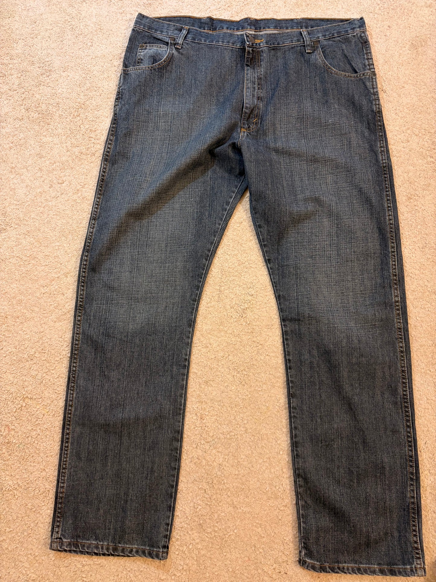 Jean Wrangler Rugged Wear Bleu Brut Straight Fit 100% Coton – Taille W42 L34 | Seconde Main