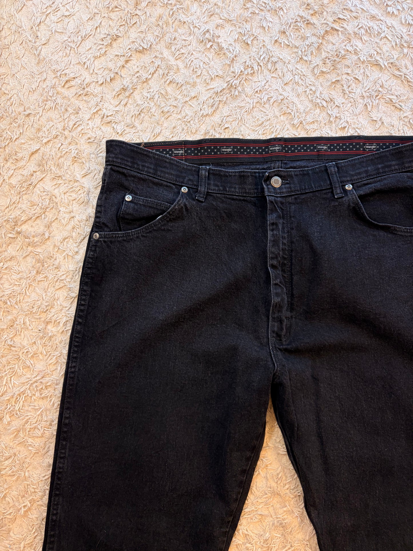 Jean Wrangler Hero Authentic Straight Comfort Flex Noir Délavé Anthracite Faded Black 99% Coton Ceinture Élastiquée Intérieure W40/L30 Made in Mexico – Homme – Taille 50