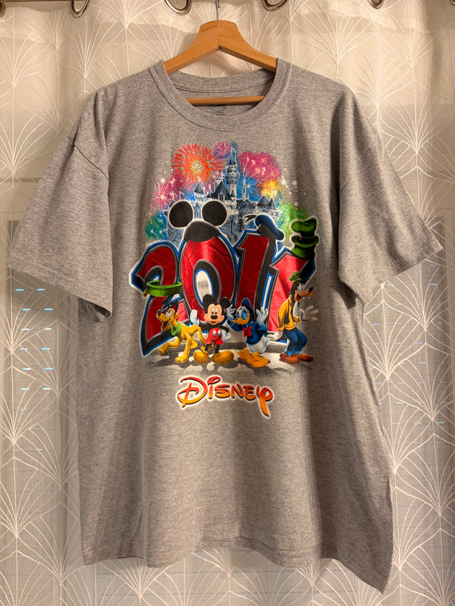 T-shirt Disney Parks 2017 Collector Gris Feu d'Artifice – Taille L | Seconde Main