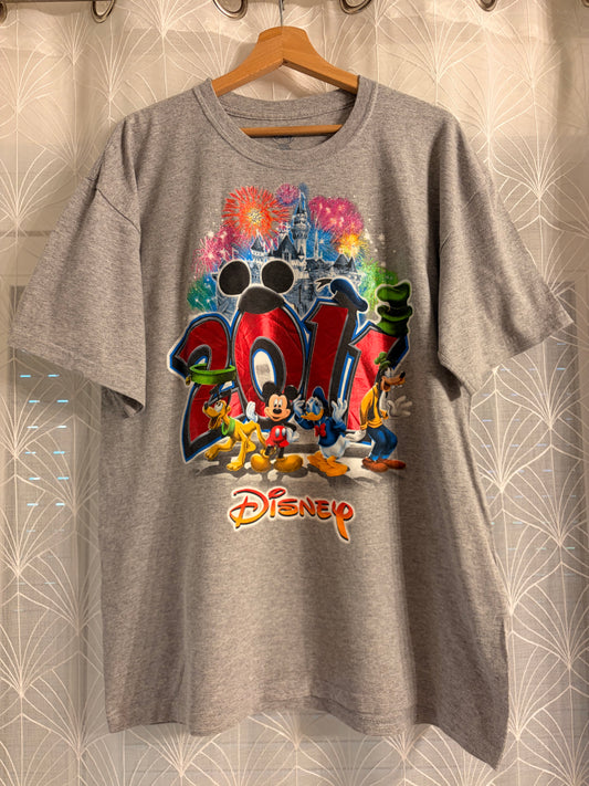 T-shirt Disney Parks 2017 Collector Gris Feu d'Artifice – Taille L | Seconde Main