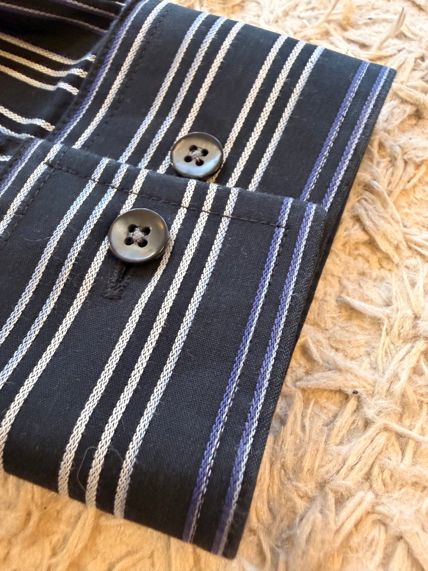 Chemise Perry Ellis Rayures Verticales Fines Noir/Bleu/Violet/Blanc 100% Coton Boutonnière Cachée – Homme – Taille S