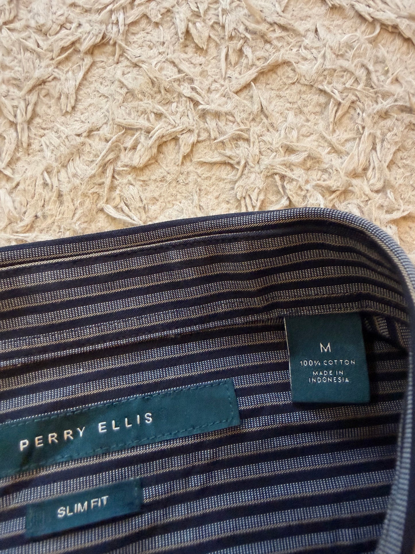 Chemise Perry Ellis Slim Fit Rayures Fines Bleu Marine/Gris Anthracite/Beige Doré 100% Coton Manches Longues – Homme – Taille M