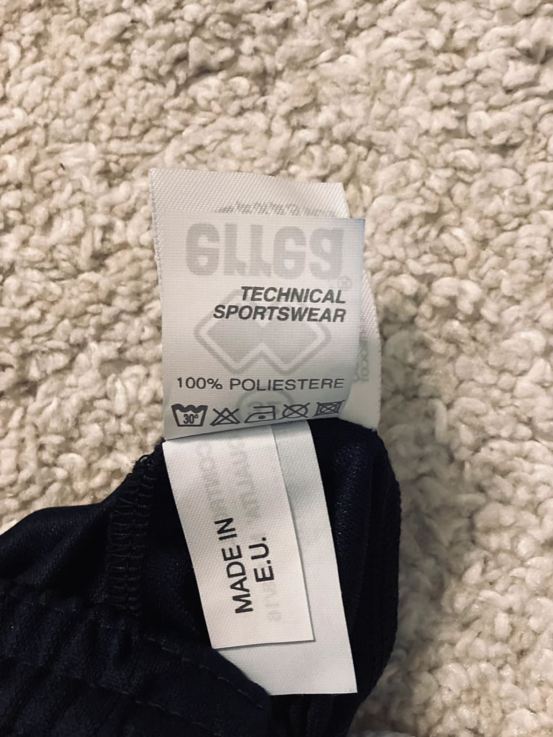 Short Errea 6A en très bon état garçon marine