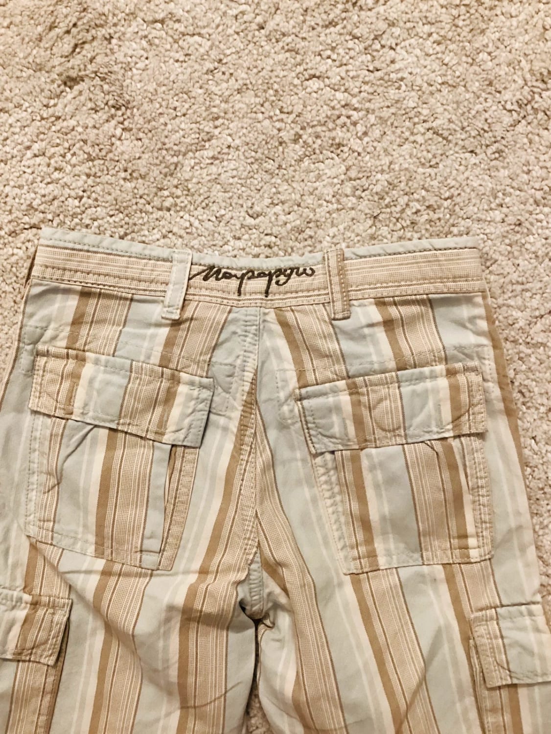 Short Napapijri 8A en très bon état pour garçon bleu marron