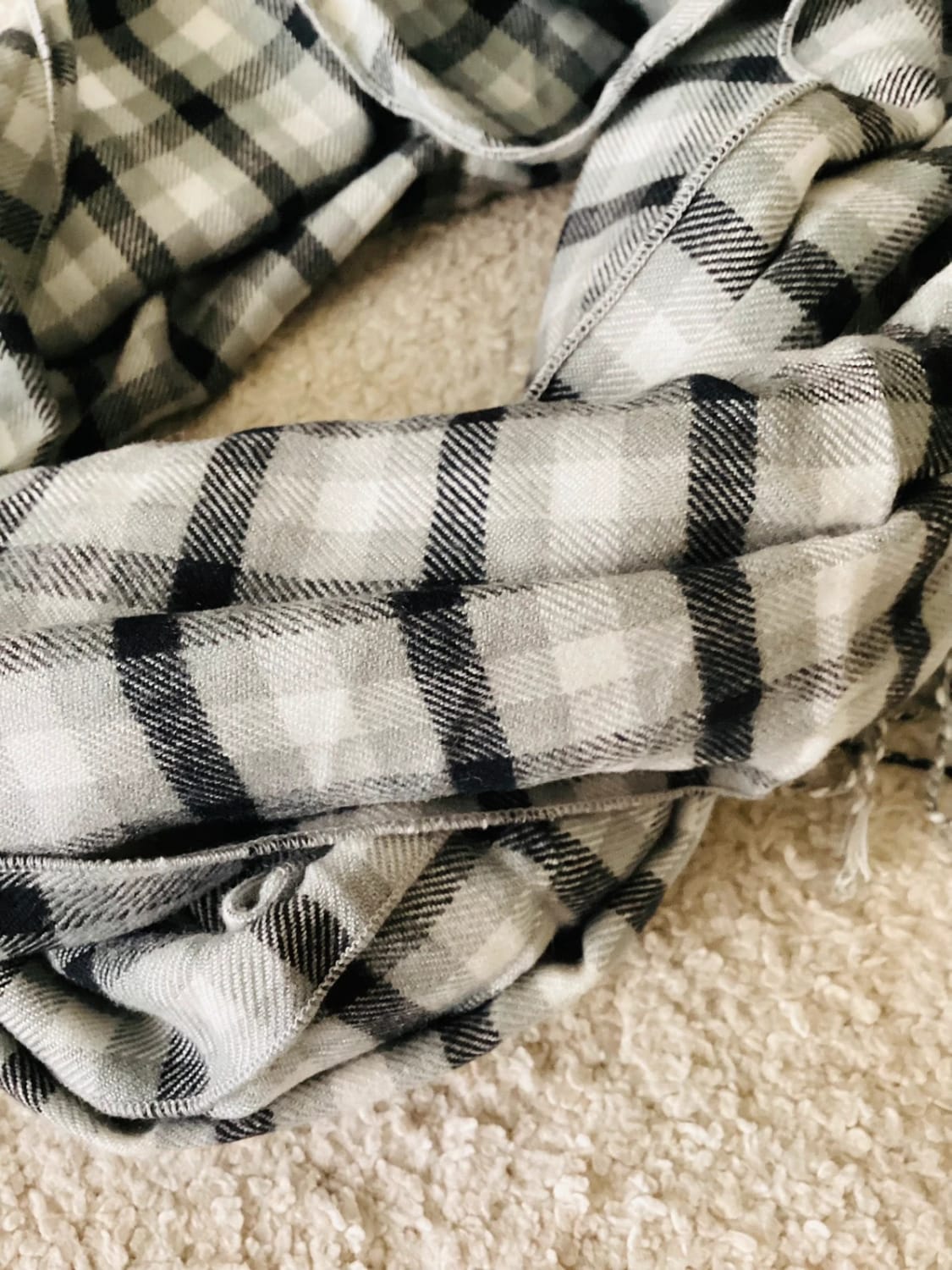 Écharpe Coveri Collection - Élégance en Viscose 🖤