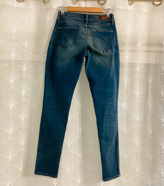 Jeans Levi’s W28L30 en Très Bon État 👖