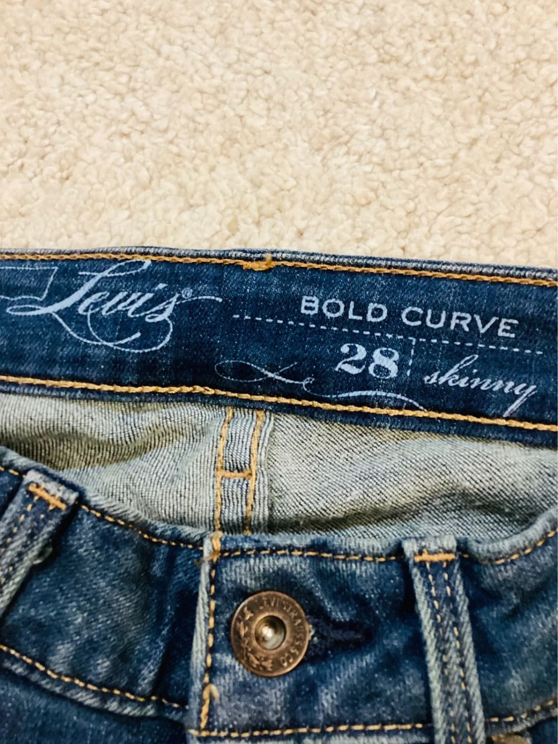 Jeans Levi’s W28L30 en Très Bon État 👖