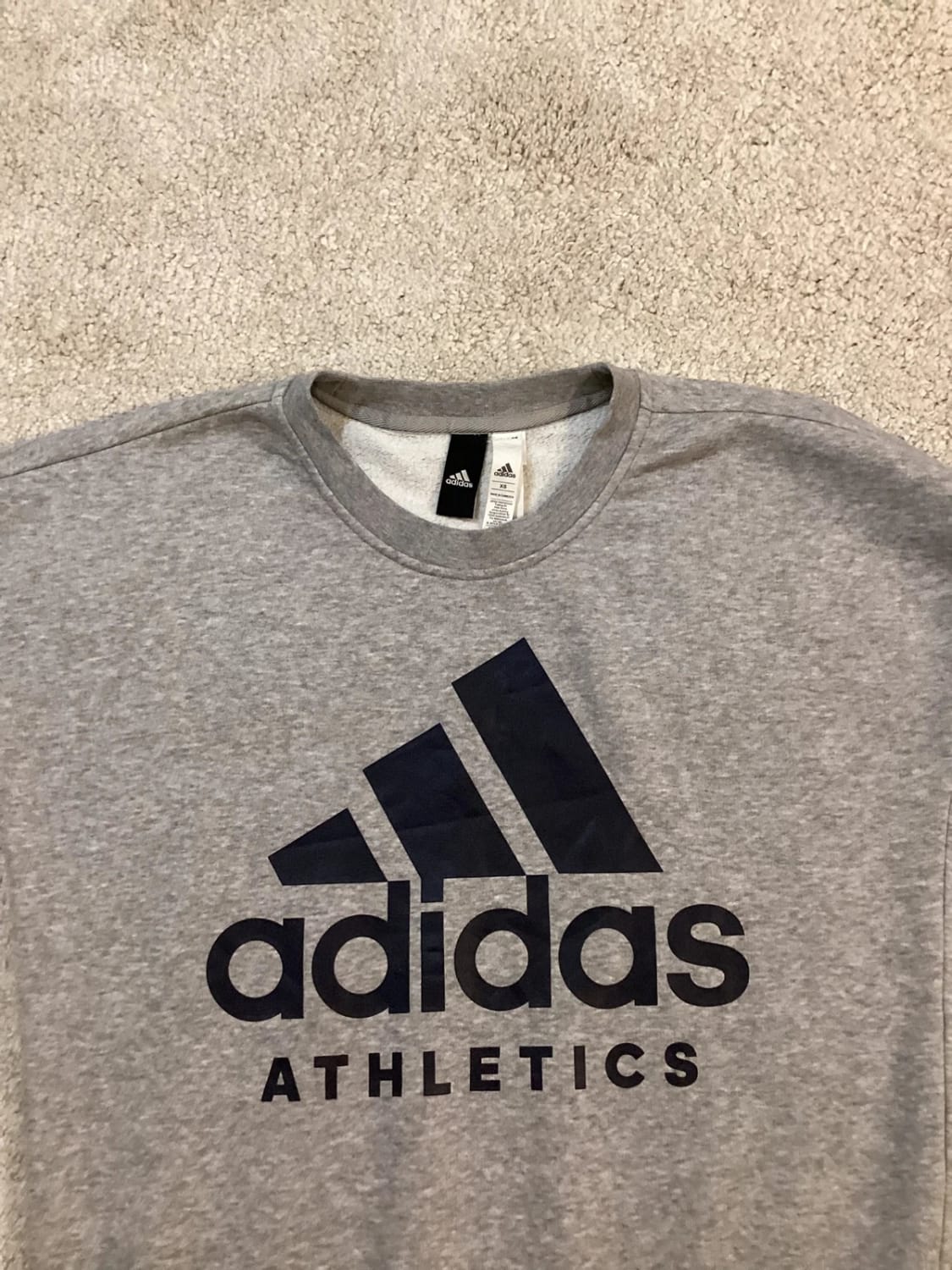 Pull Adidas XS en Très Bon État 🌈