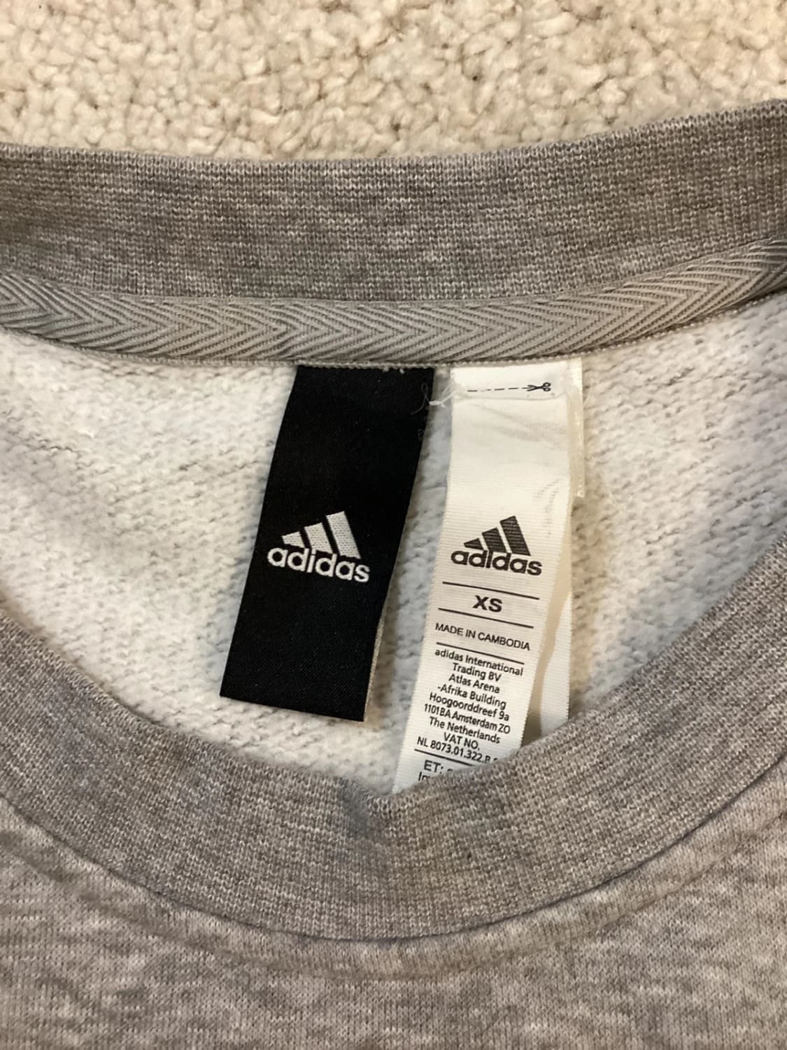 Pull Adidas XS en Très Bon État 🌈