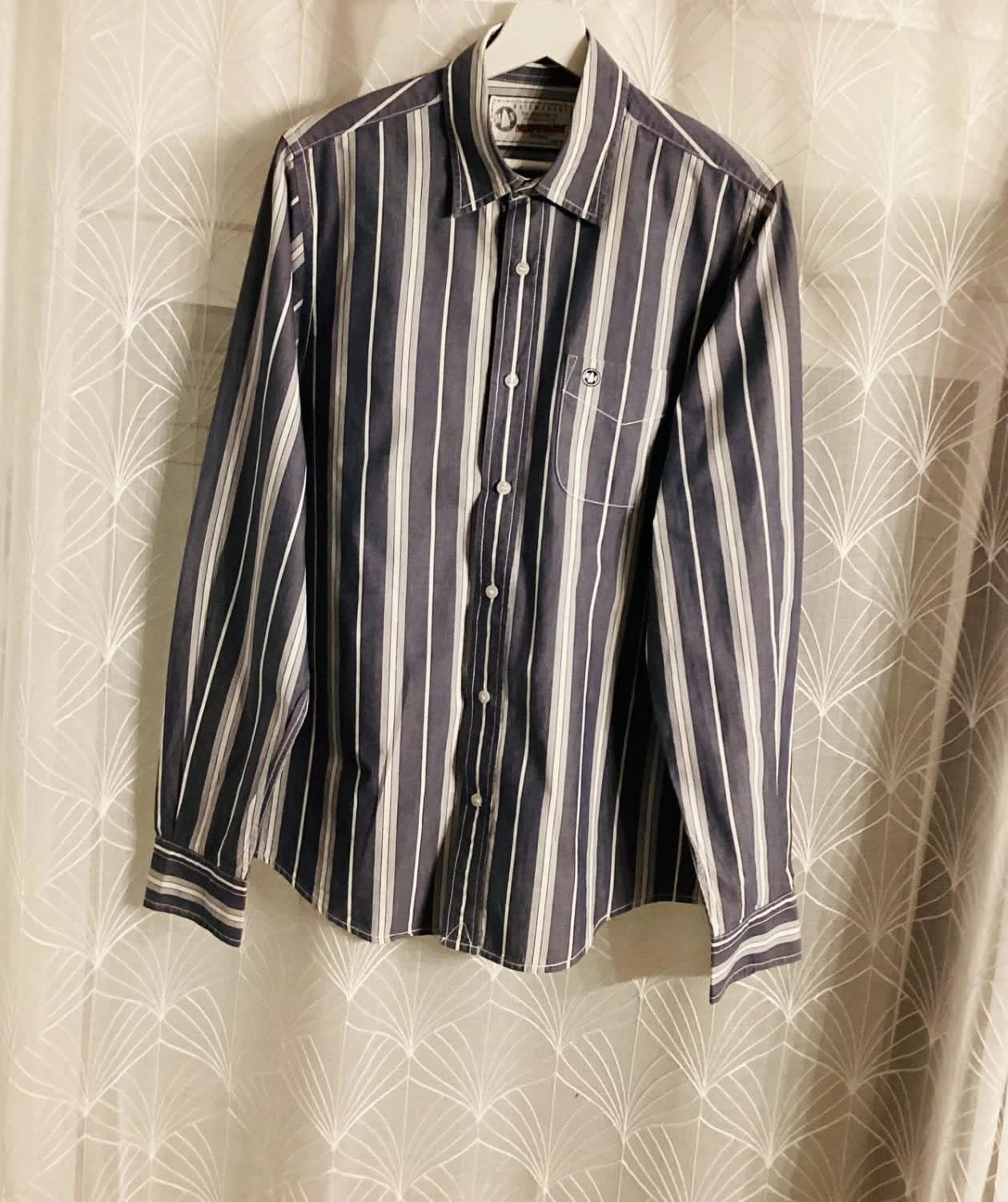 Chemise Murphy&Nye M en très bon état pour homme, coupe slim fit, gris et blanc 🌟