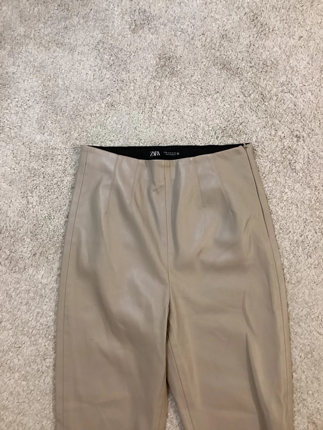 Pantalon Zara M en Très Bon État 🌞