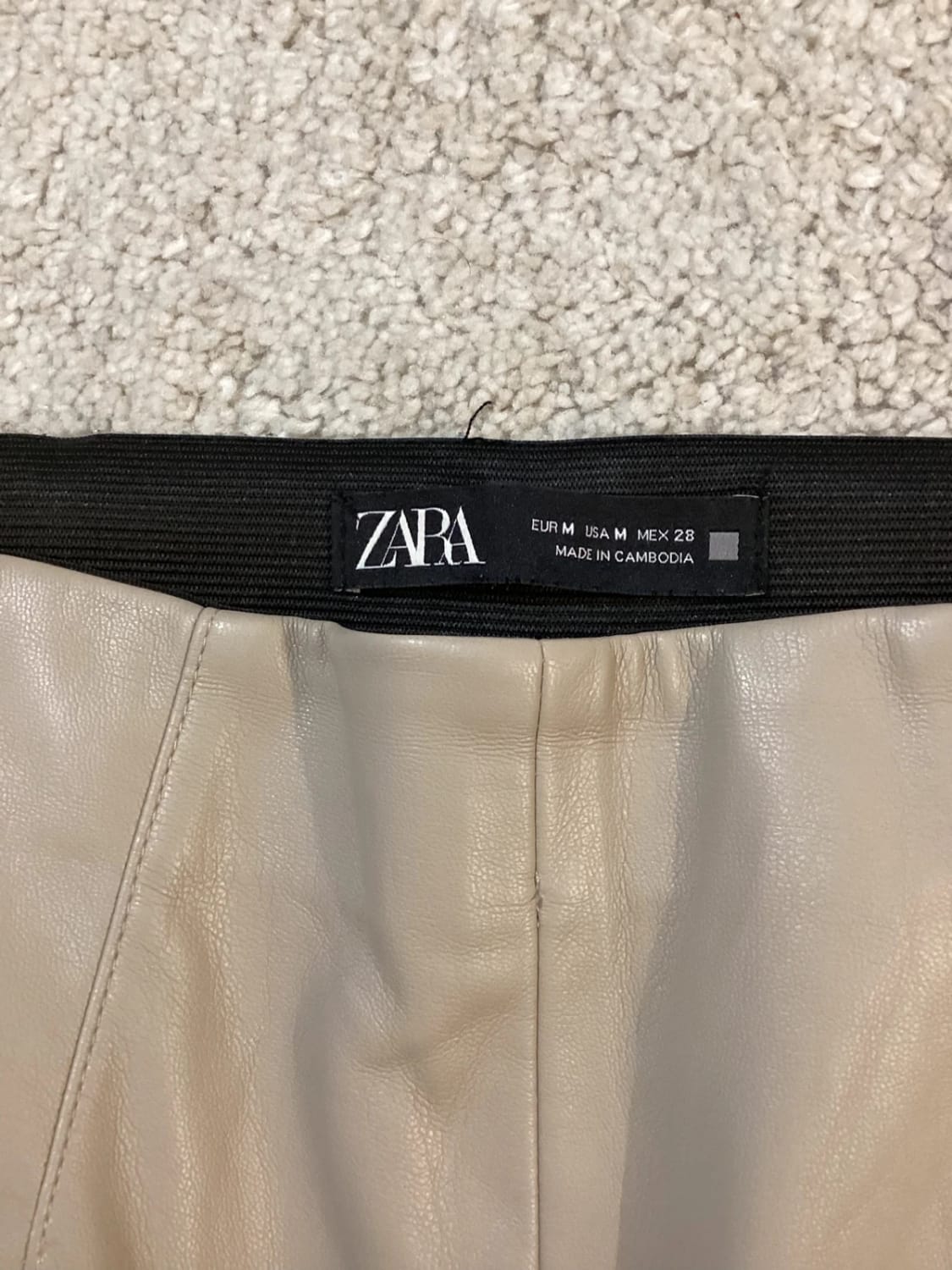 Pantalon Zara M en Très Bon État 🌞