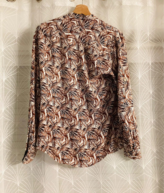 Chemise à motif feuilles marron et blanc, vêtement seconde main élégant