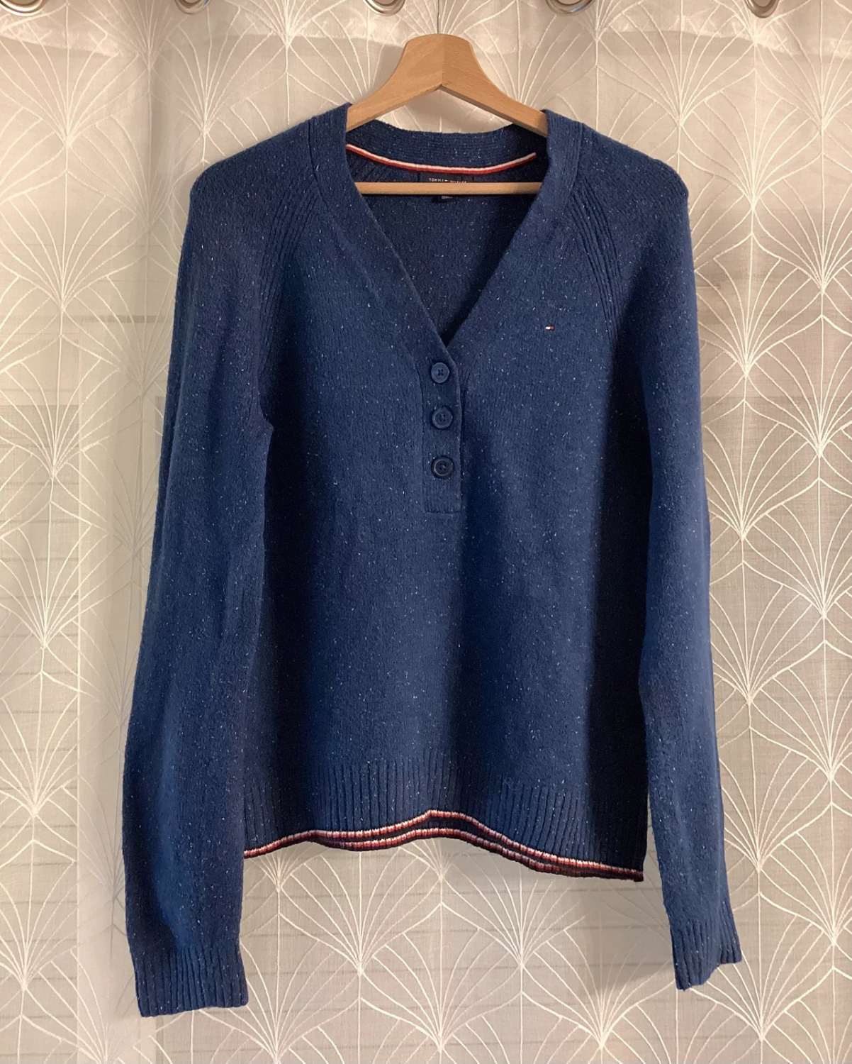 🔷 Sweat Tommy Hilfiger Femme Col V - Bleu - Taille S/P