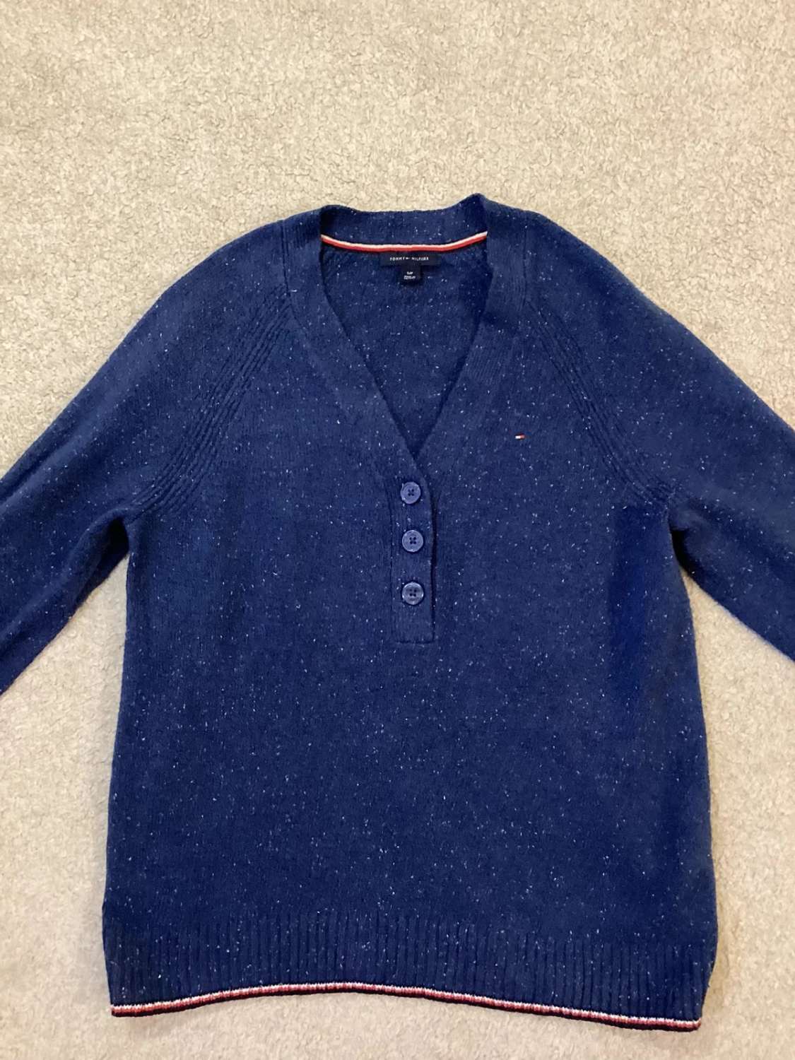 🔷 Sweat Tommy Hilfiger Femme Col V - Bleu - Taille S/P