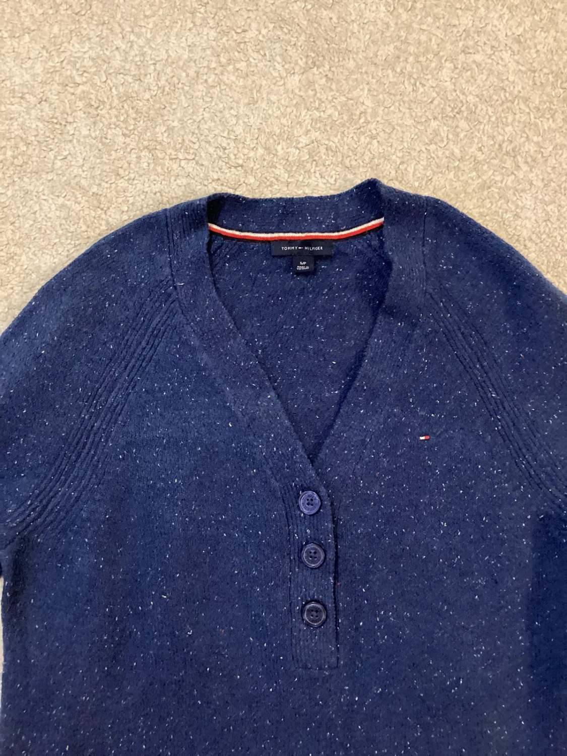 🔷 Sweat Tommy Hilfiger Femme Col V - Bleu - Taille S/P