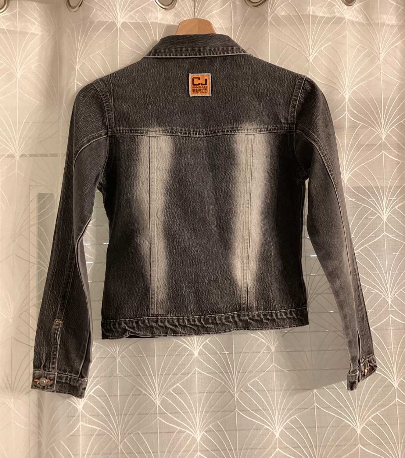 Veste en Jean Courte Cintrée Crissa Jeans Gris Délavé Vertical Contrasté Coton Élasthanne Boutons Étoilés Surpiqûres Oranges Style Y2K Cropped – Taille S