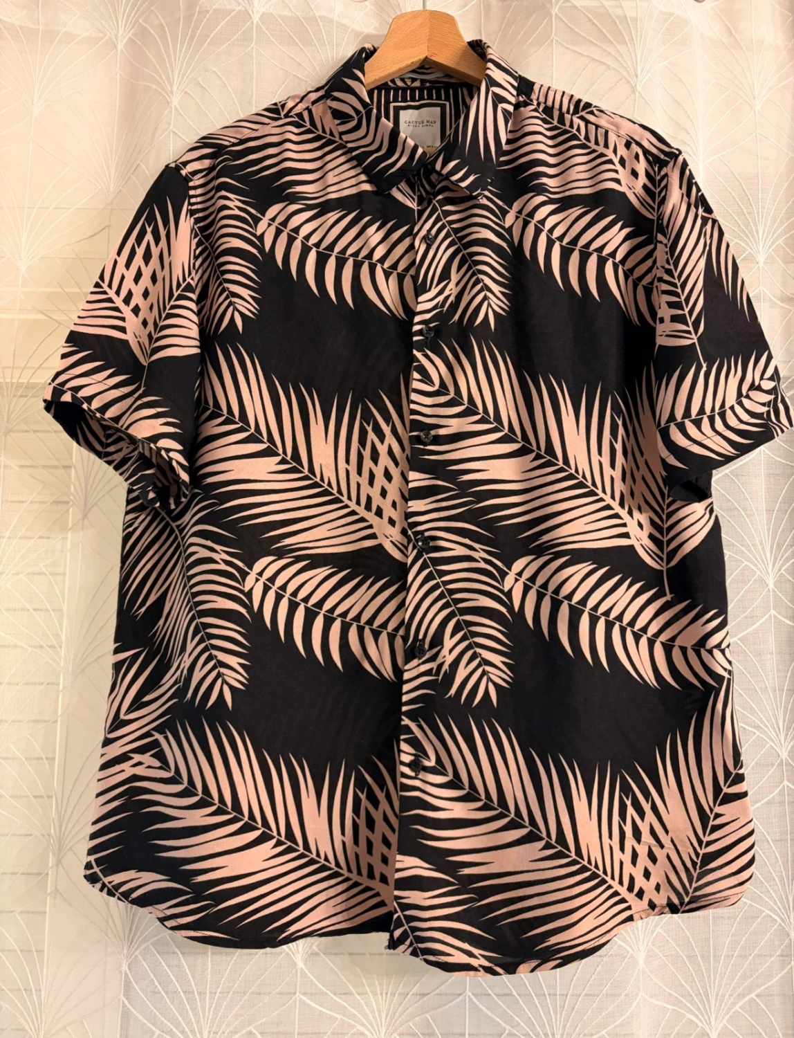 Chemise Hawaïenne Cactus Man Ricky Singh Noir Motifs Palmiers – Taille L | Seconde Main