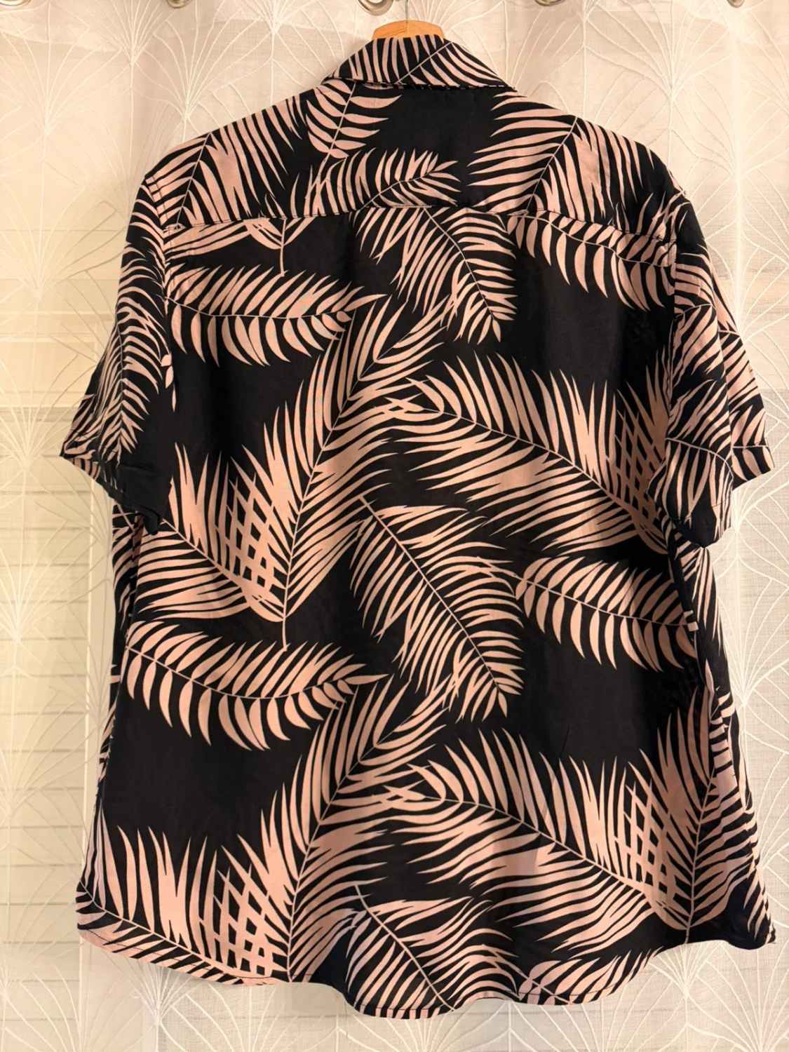 Chemise Hawaïenne Cactus Man Ricky Singh Noir Motifs Palmiers – Taille L | Seconde Main