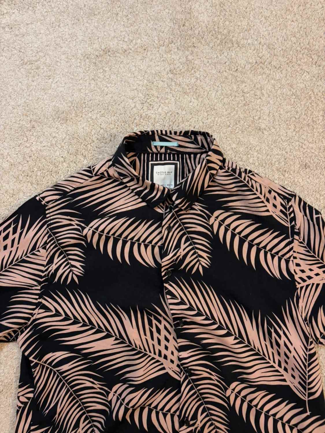 Chemise Hawaïenne Cactus Man Ricky Singh Noir Motifs Palmiers – Taille L | Seconde Main