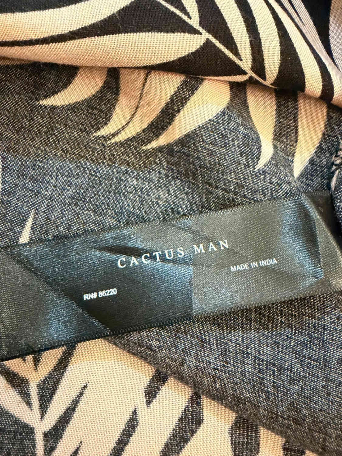 Chemise Hawaïenne Cactus Man Ricky Singh Noir Motifs Palmiers – Taille L | Seconde Main