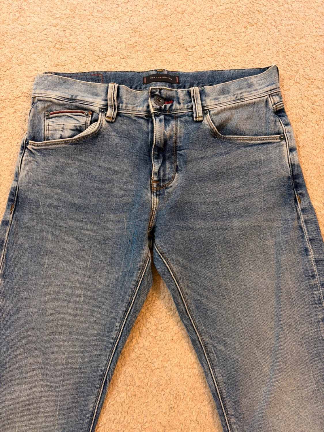 Jean Tommy Hilfiger Bleecker Slim Fit Stretch Bleu Coton Polyester Élasthanne W30 (FR 38) Raccourci – Homme – Très Bon état