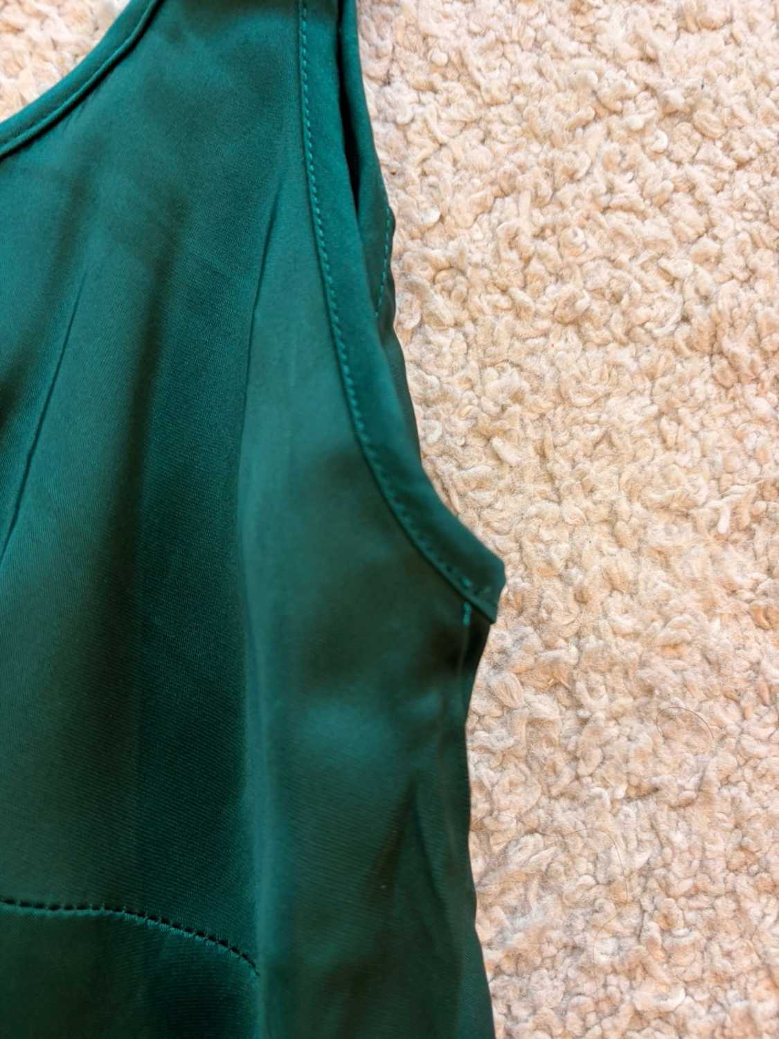 Robe Zara Vert Foncé sans Manches - Fluide & Élégante