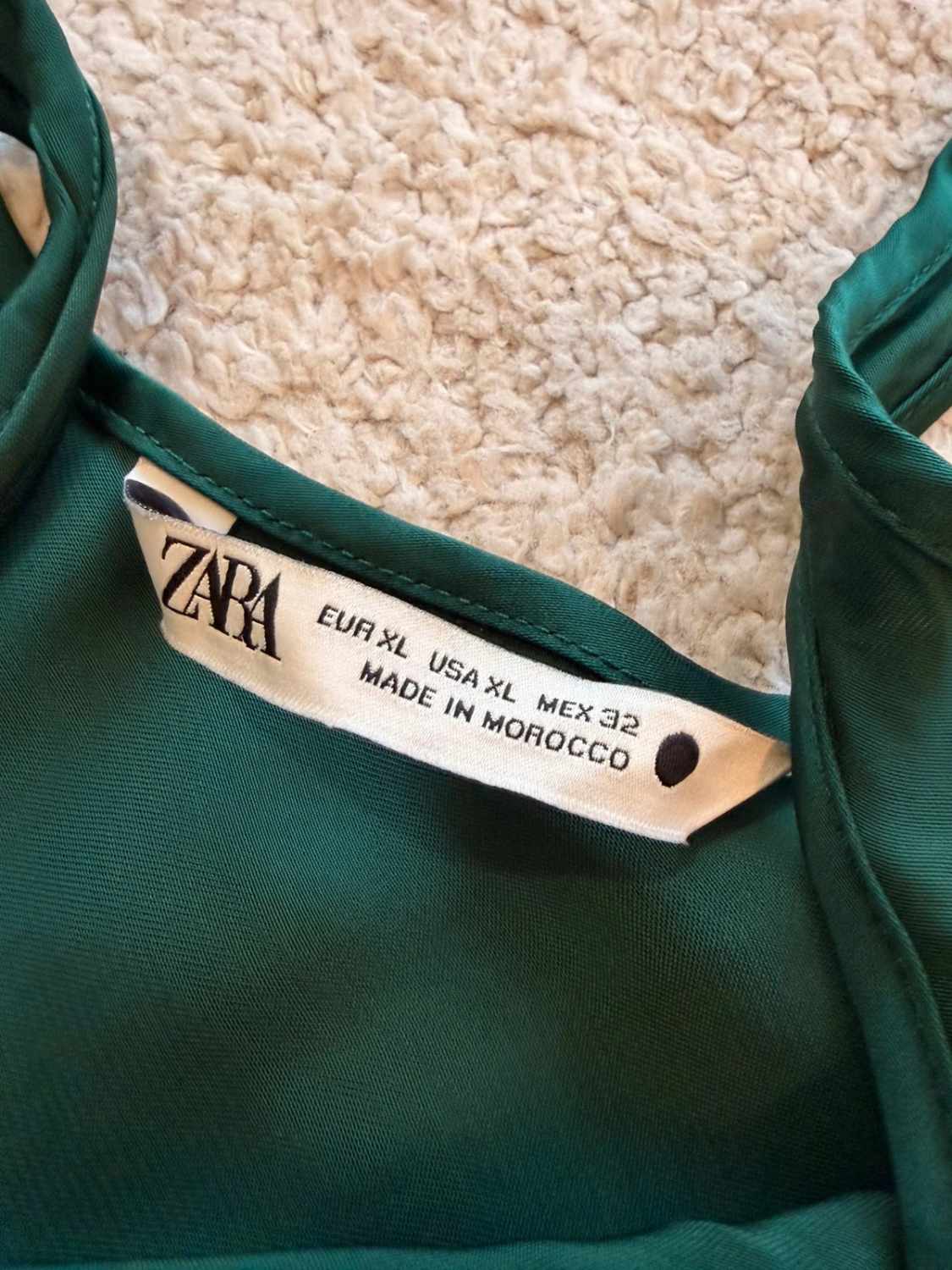 Robe Zara Vert Foncé sans Manches - Fluide & Élégante