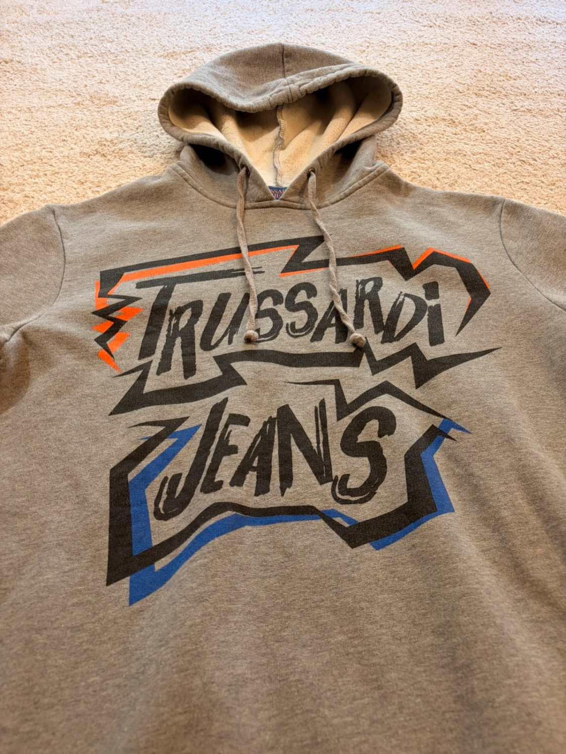 Pull Trussardi Jeans à Capuche Imprimé Gris - Streetwear Luxueux