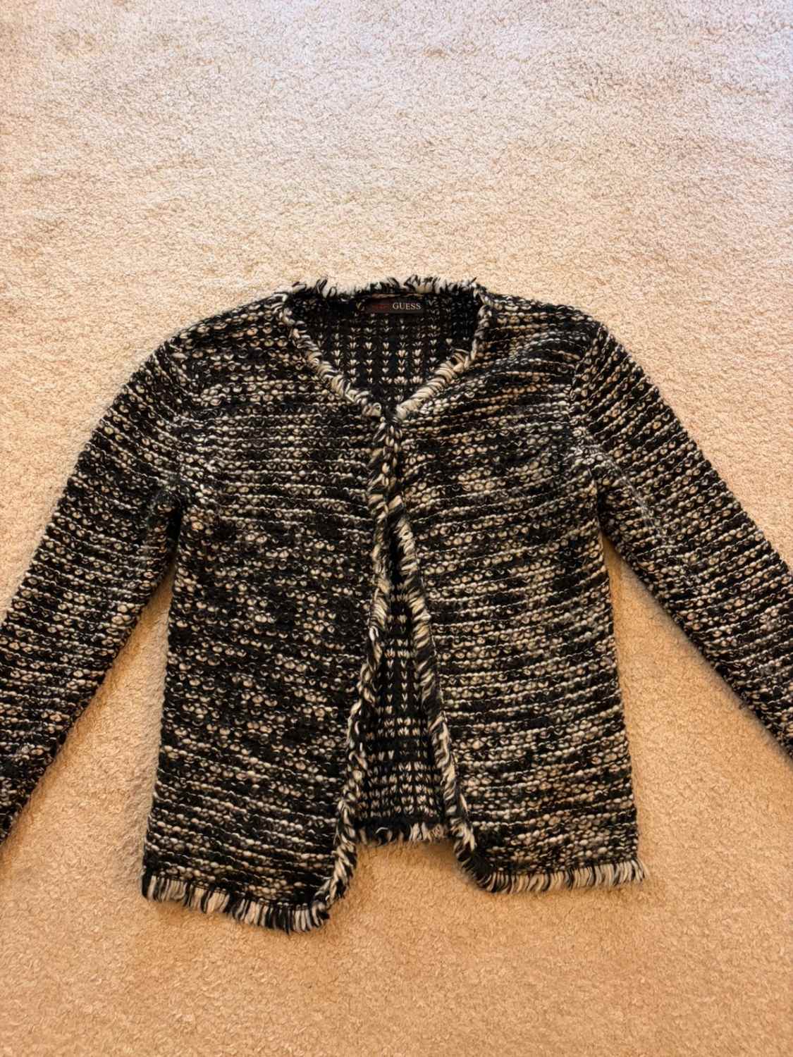 Cardigan Guess Noir & Blanc - Luxe & Chaleur