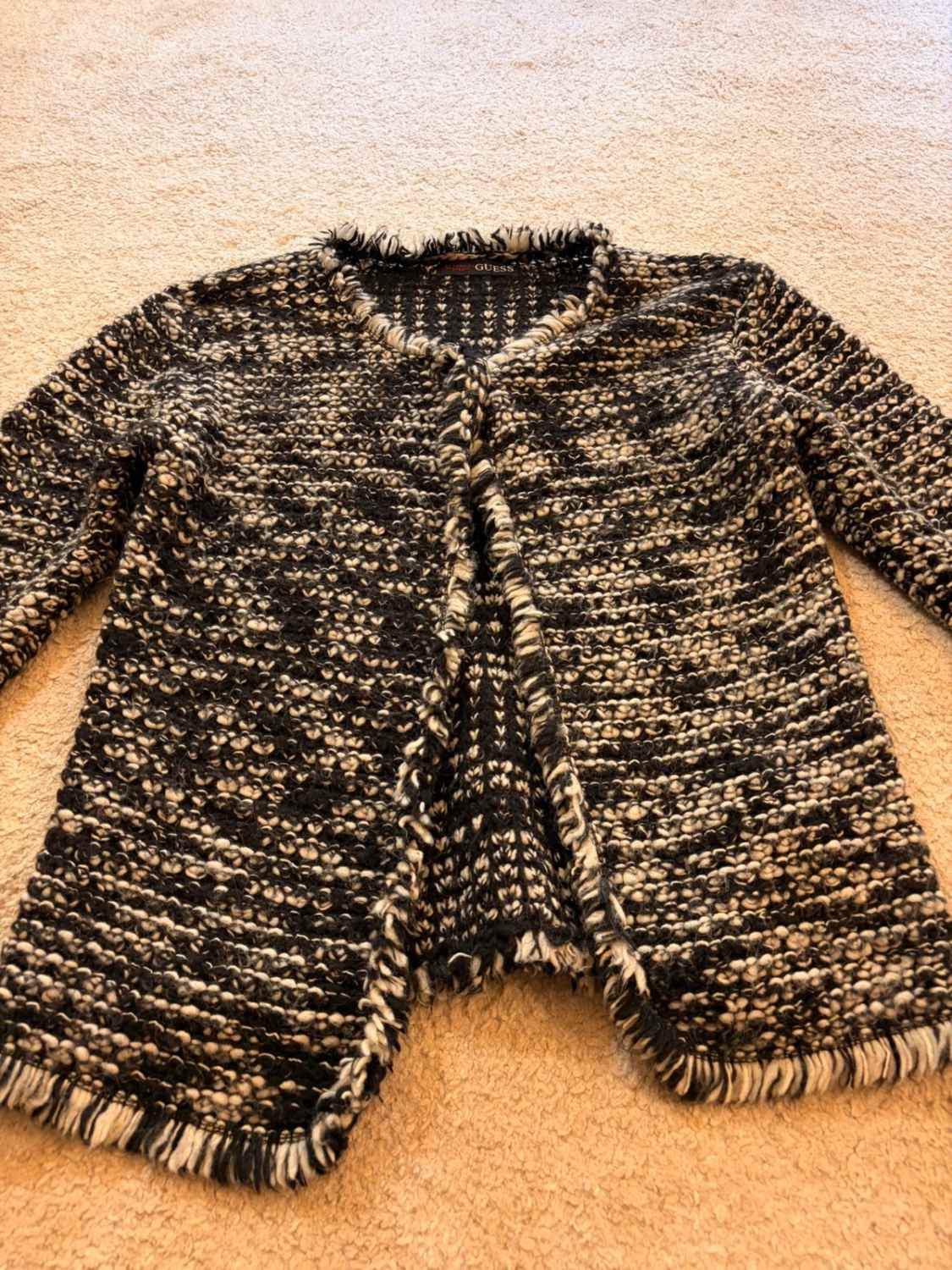 Cardigan Guess Noir & Blanc - Luxe & Chaleur