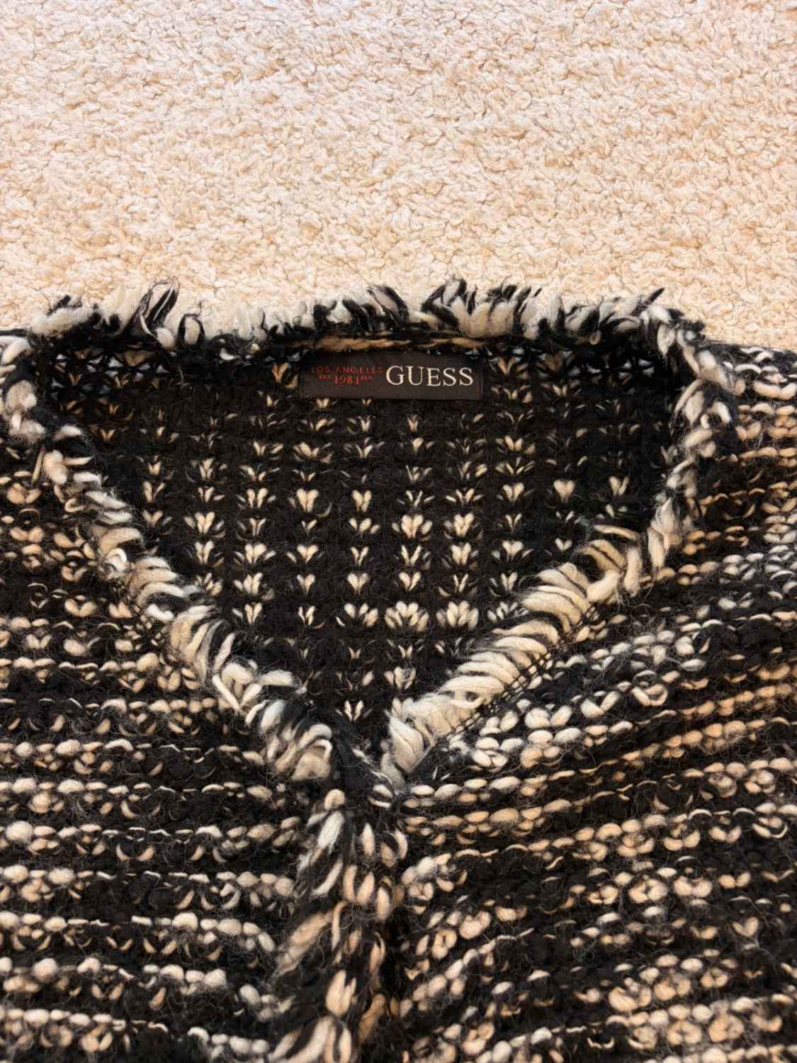 Cardigan Guess Noir & Blanc - Luxe & Chaleur