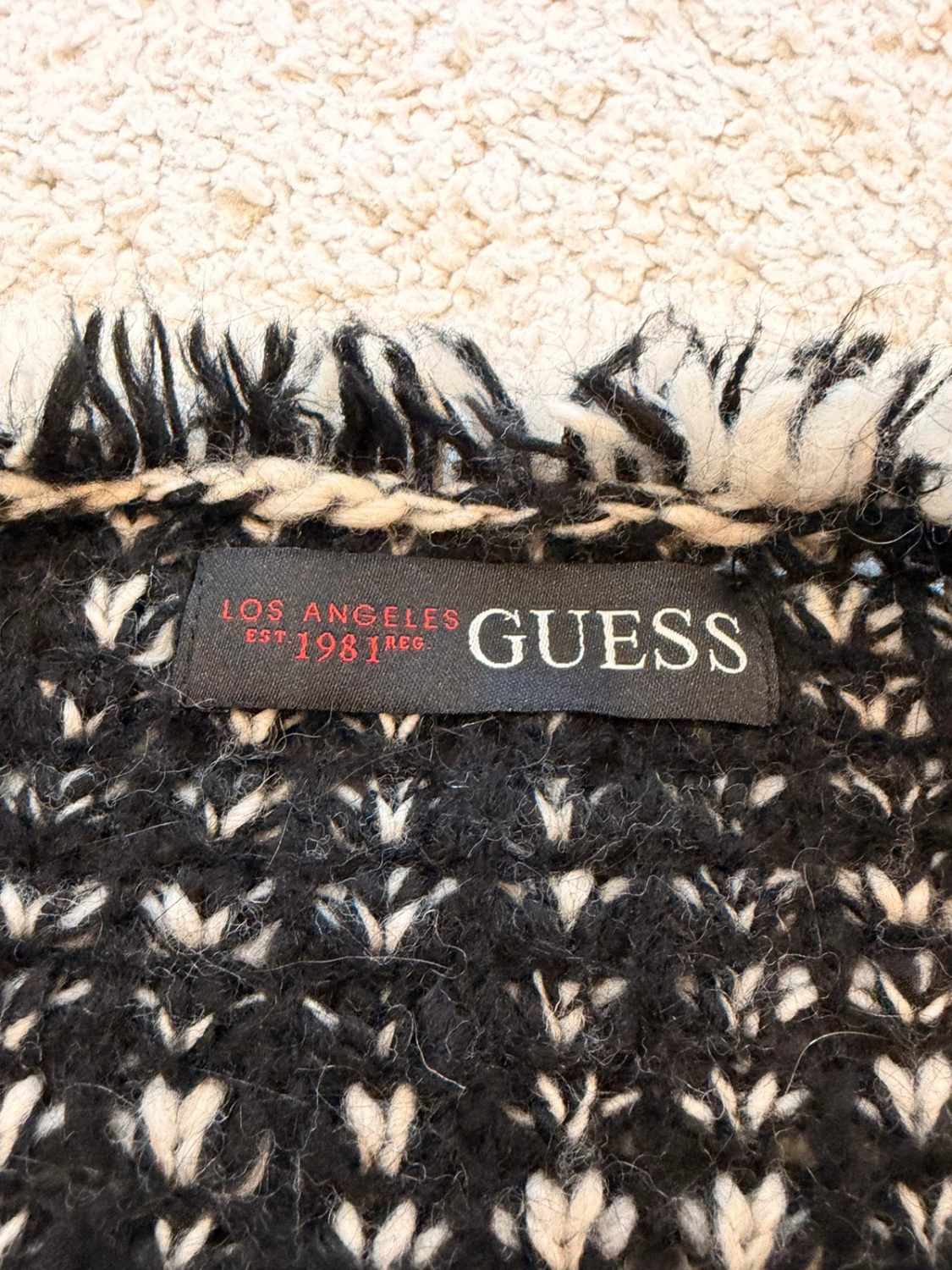 Cardigan Guess Noir & Blanc - Luxe & Chaleur