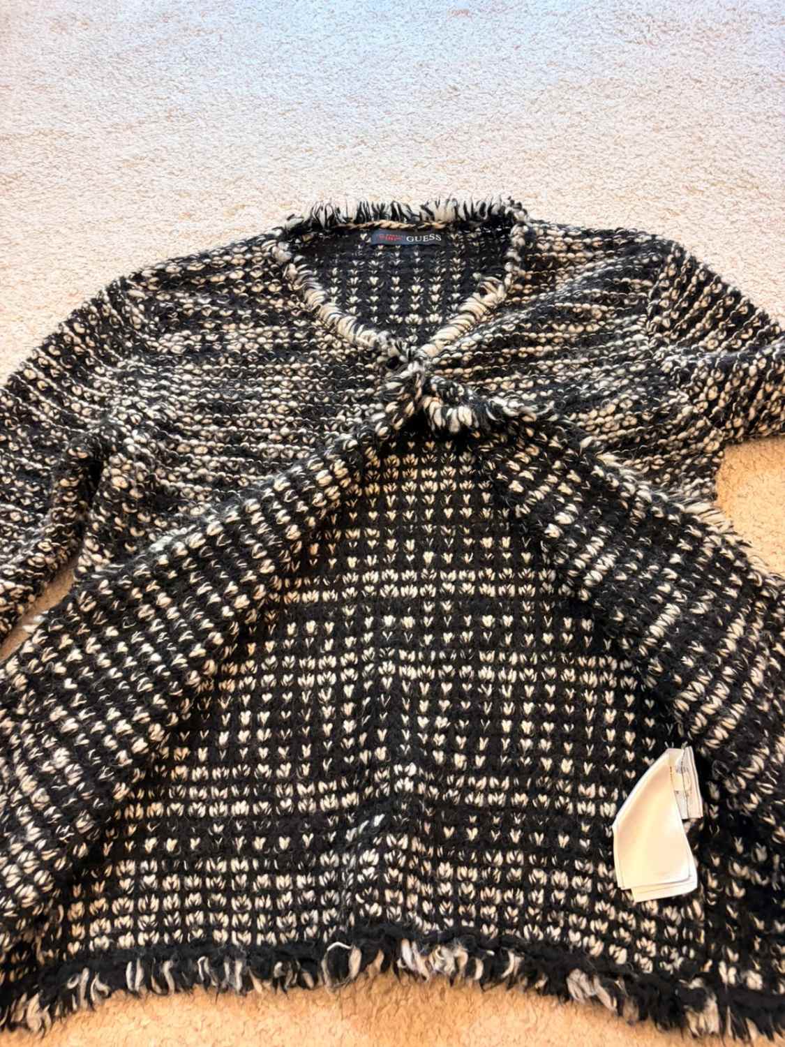 Cardigan Guess Noir & Blanc - Luxe & Chaleur