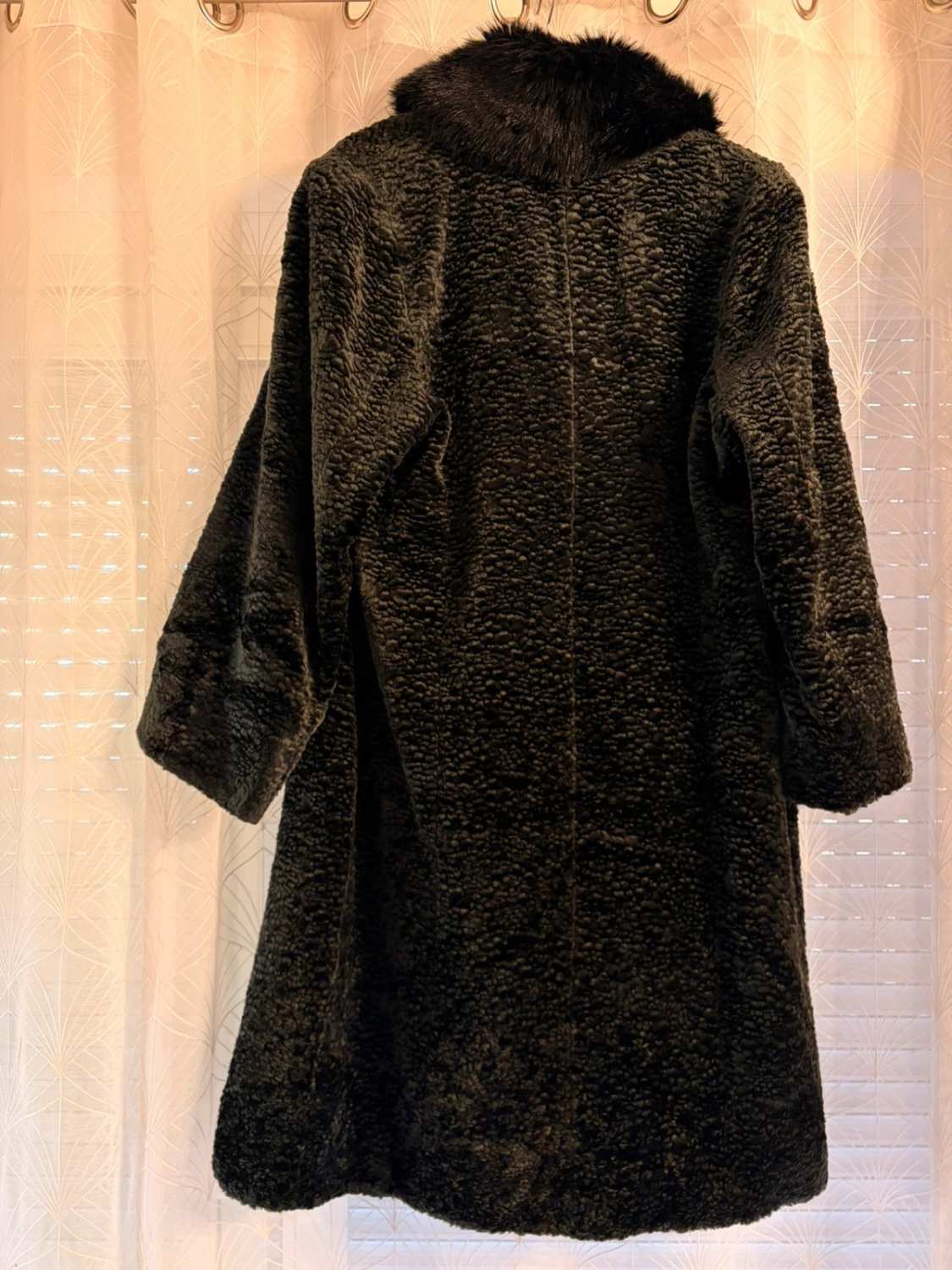 🐺🧥 Manteau Pierre Cardin "Wolves" Noir Fausse Fourrure - Audacieux & Chaud