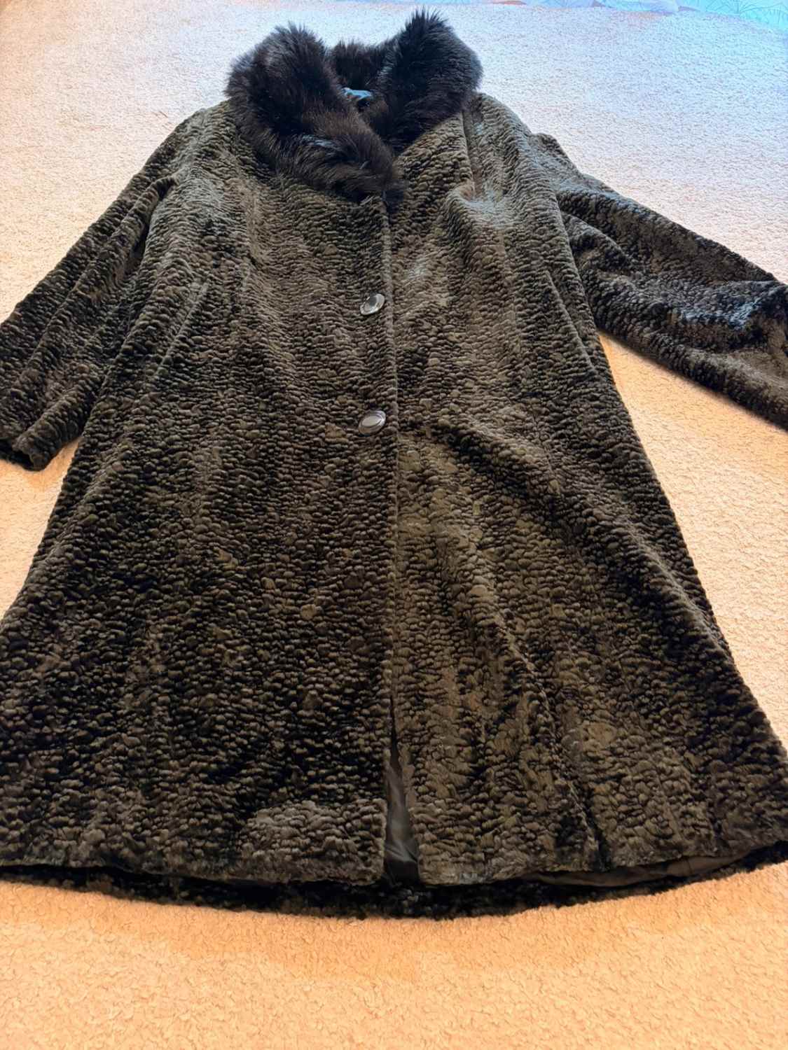 🐺🧥 Manteau Pierre Cardin "Wolves" Noir Fausse Fourrure - Audacieux & Chaud