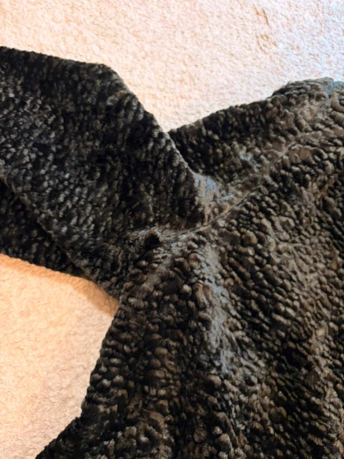 🐺🧥 Manteau Pierre Cardin "Wolves" Noir Fausse Fourrure - Audacieux & Chaud
