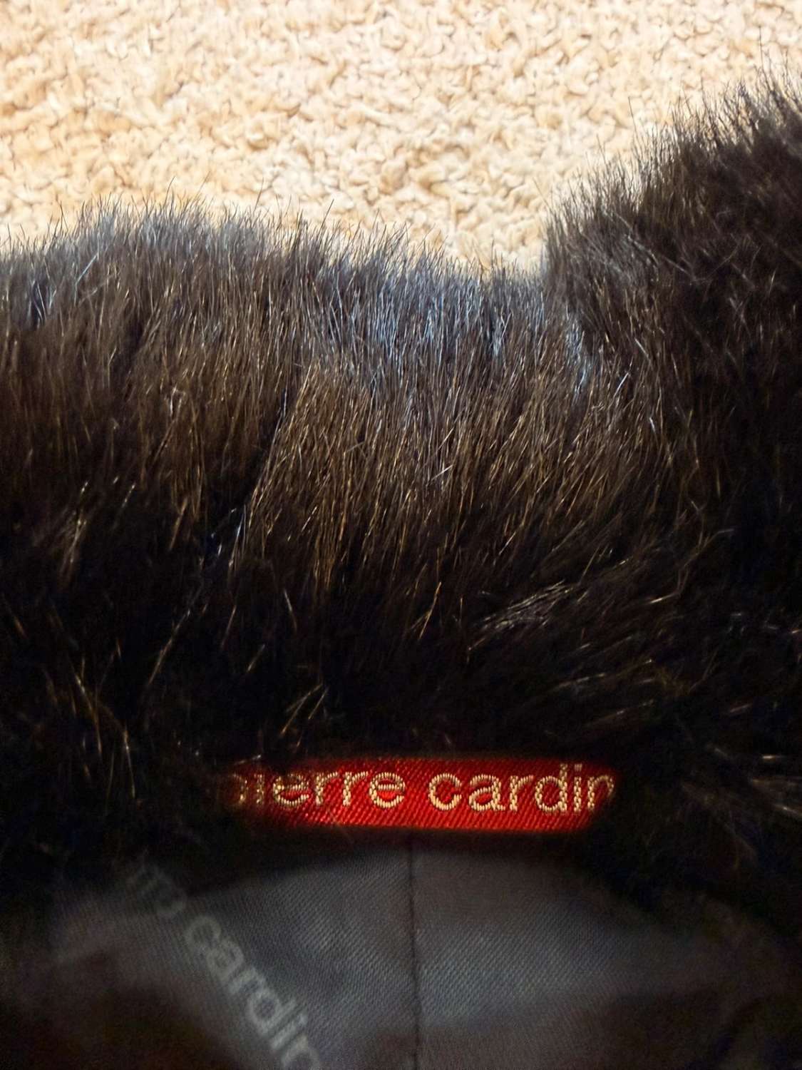 🐺🧥 Manteau Pierre Cardin "Wolves" Noir Fausse Fourrure - Audacieux & Chaud