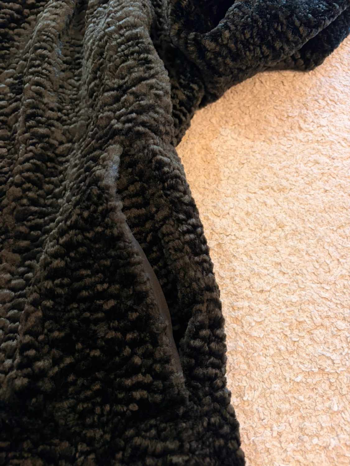 🐺🧥 Manteau Pierre Cardin "Wolves" Noir Fausse Fourrure - Audacieux & Chaud