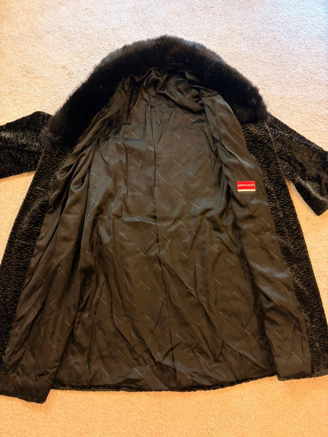 🐺🧥 Manteau Pierre Cardin "Wolves" Noir Fausse Fourrure - Audacieux & Chaud