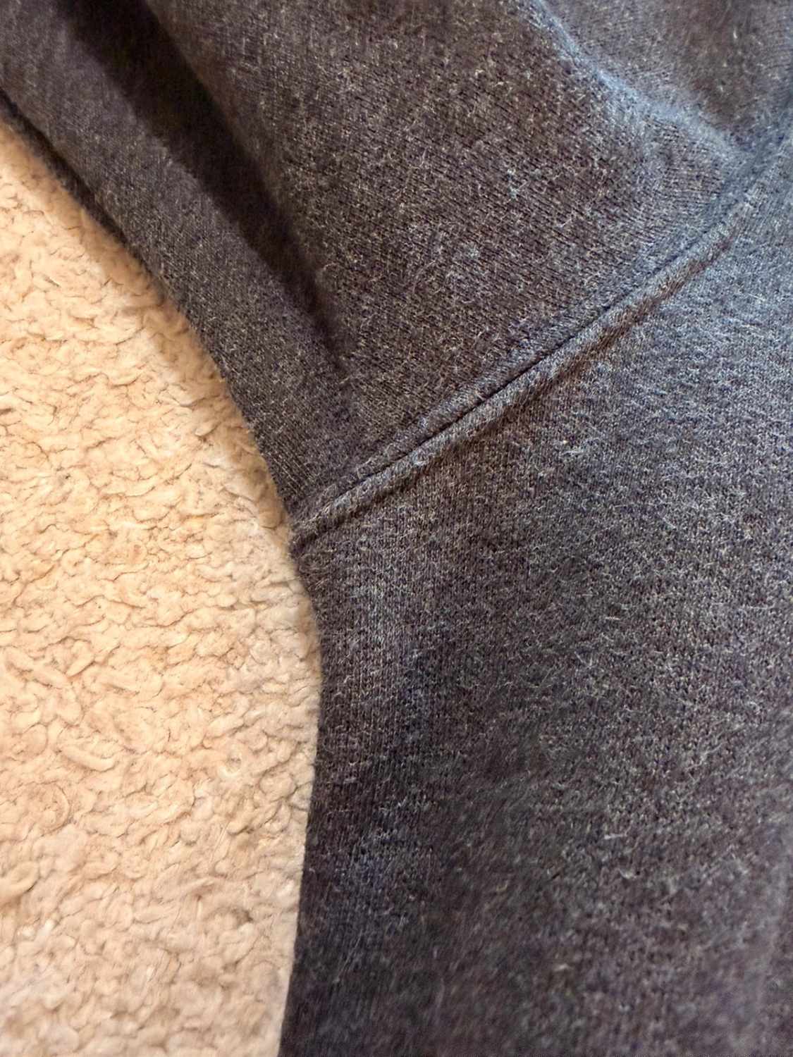 Pull Puma à Capuche Gris Foncé - Streetwear & Confortable
