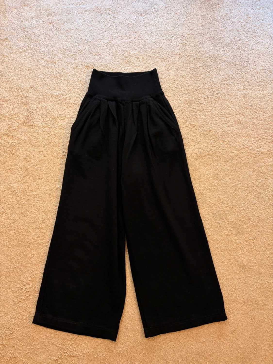 Pantalon court Iceberg à Jambe Large Noir Laine - IT42