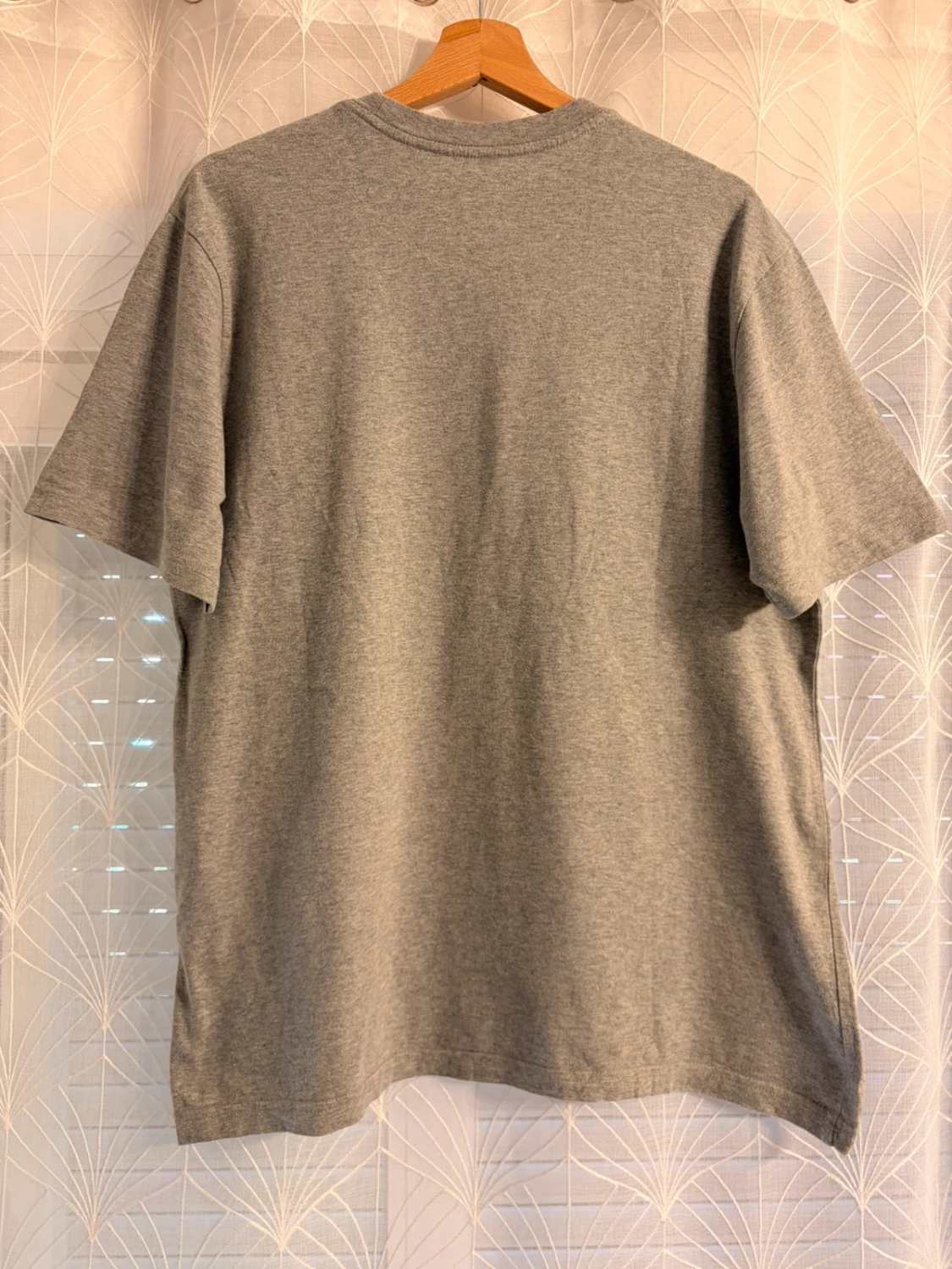 📜 T-shirt Levi’s Relaxed Fit Imprimé Gris - Authentique & Confortable