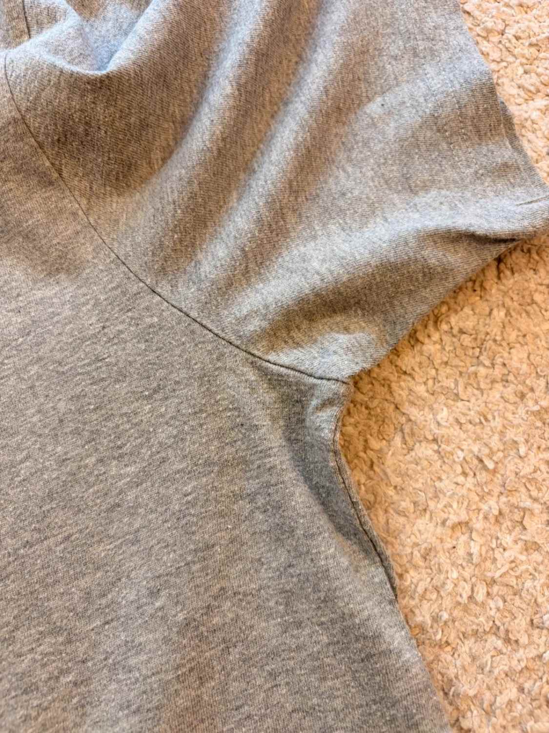 📜 T-shirt Levi’s Relaxed Fit Imprimé Gris - Authentique & Confortable